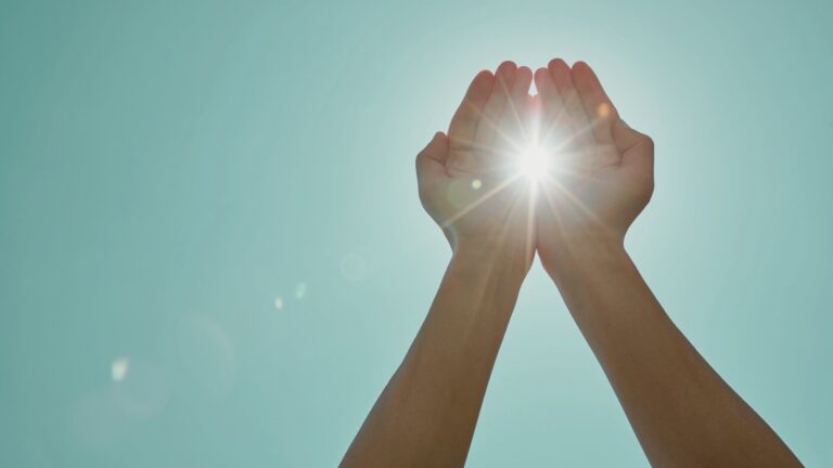 Jak chronić skórę przed pierwszym wiosennym słońcem?