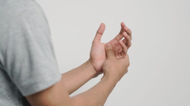 Pielęgnacja dłoni mężczyzn – dlaczego jest tak ważna?